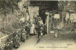 Dieppe, Habitation de pecheur dans la falaise / fishermans home, folklore