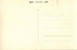 1938 Léva, Levice; bevonulás, katonák a temetőben / entry of the Hungarian troops, soldiers in the c...