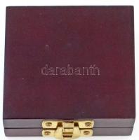 Kína 2006. 20Y Au "Gold Panda" dísztokban, német nyelvű tanúsítvánnyal (1,6g/0.999) T:PP
...