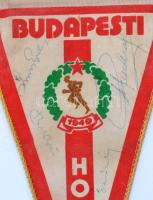 cca 1981-1983 'Budapesti Honvéd Sportegyesület 1949' zászló, rajta Budai László (1928-1983...