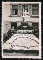 1941 Emlékezz Trianonra! - irredenta emlékmű Nagy-Magyarország ábrájával, fotó, 8,5×6 cm