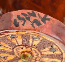 Csavlek Etelka (1947-): Repülő mesefigura. Festett mázas kerámia, jelzett, apró kopásnyomókkal, m: 2...