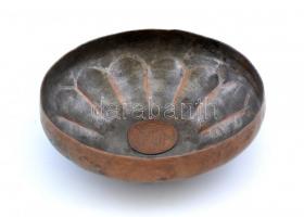 Réz tálka, benne 1706-os Rákóczi poltúrával d: 14,5 cm