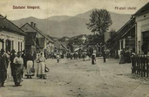 Lónya, Fő utca, üzletek, falubeliek. Halecsko Mihály kiadása (fa)
