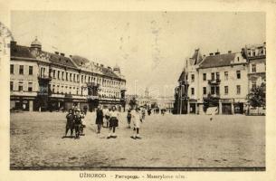 Ungvár, Uzshorod, Uzhhorod, Uzhorod; Masaryk tér, gyógyszertár, üzletek / Masarykovo námestie / square, shops, pharmacy, automobile (EK)