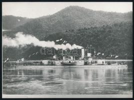 1896-1900 A Dunai Flottila Körös monitora lobogódíszben a Vaskapunál, az 1980-as években eredeti negatívról előhívott fotó, 18×24 cm