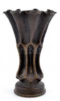1917 Háborús művészet: 80 mm-es lövegből készült réz váza, alján jelzett, m: 22,5 cm