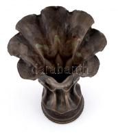 1917 Háborús művészet: 80 mm-es lövegből készült réz váza, alján jelzett, m: 22,5 cm