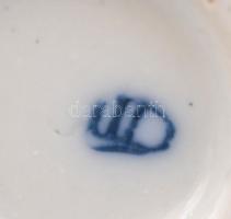 Rokoko ruhás porcelán figurák, 3 db, kézzel festett, jelzett, kopottak, 7 cm és 8,5 cm közötti méret...