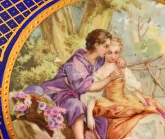 Victoria cseh porcelán tálca, mitológiai jelenettel, matricás, jelzett, apró kopásnyomokkal, az aljá...