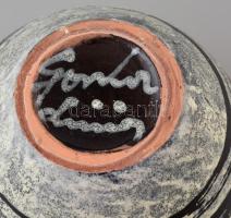 Gorka Lívia (1925-2011): Csíkos kaspó. Festett mázas kerámia, jelzett, apró kopásnyomokkal, m: 15 cm...