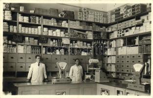 1941 Dés, Dej; üzlet belső eladókkal / shop interior with cashiers. photo