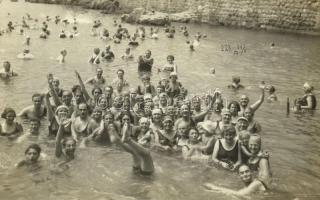 Abbazia, Opatija; fürdőzők / bathing people in the sea. Foto Jelussich-Mayer photo