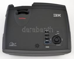 IBM ThinkVision E500 projektor,működik, kábelekkel, távirányítóval, eredeti táskájában, 21×26 cm