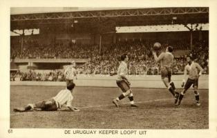 1928 Amsterdam, Olympische Spelen. De Uruguay Keeper loopt uit / 1928 Summer Olympics. Uruguay-Argentina football match