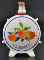 Kispesti porcelángyár pálinkás kulacs (Kecskeméti Braun), lepattanással, matricás, m:11 cm