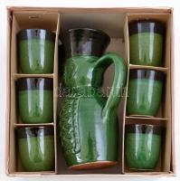 Zöld mázas kerámia Miska kancsó 6 db pohárral, kis mázhibákkal, eredeti dobozában