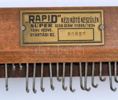 Rapid Super kézi kötőkészülék, dobozban, h: 73 cm.+ Fém-fa állvány, 37x12 cm