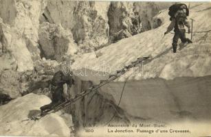 Ascension du Mont Blanc, La Junction Passage d'une Crevasse / winter sport, mountain climbers