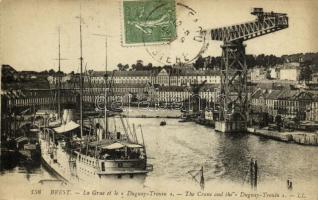 Brest, La Grue et le Duguay-Trouin / The Crane and the Duguay-Trouin, port, ship. TCV card
