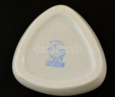 Porcelánt kis tárgyak, nagy része jelzett, apró kopásnyomokkal, 12×8-15×13 cm, összesen: 8 db