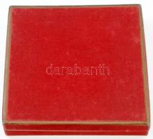 Dévényi János (1934- ) 1976. "Várpalota 25 éves 1951-1976" Br plakett (94mm) T:1- ujjlenyo...