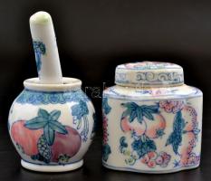 Kínai porcelán készlet, 4 db fűszertartó + mozsár törővel, kézzel festett, jelzés nélkül, m: 7 és 8 ...
