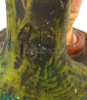 Lány kosárral, gipsz szobor, sérülésekkel, m: 35 cm