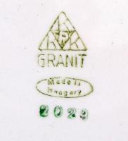 Gránit (Kispesti porcelángyár) nagy méretű süteményes tál. Marticás, jelzett, hibátlan. d: 32 cm