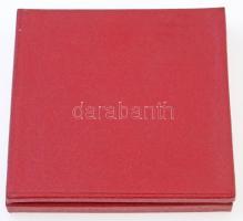 1974. "Hajdúböszörmény felszabadulása emlékére 1944-1974" Br plakett dísztokban (87mm) T:2