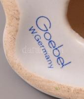 Goebel nyuszik (3 db), fehér mázas (kézzel festett), jelzett (2 db) , apró kopás nyomokkal, m: 5,5 c...