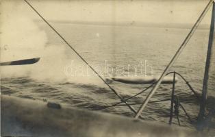 Osztrák-magyar torpedónaszád egy torpedó kilövésének pillanatában / K.u.K. Kriegsmarine Torpedoboot, Torpedo los / Austro-Hungarian Navy torpedo boat in the moment of firing a torpedo. photo