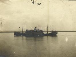 1920 FERENCZ JÓZSEF KIRÁLY egycsavaros tengeri személy és áruszállító gőzhajó Trójánál / Hungarian sea passanger and cargo steamship. photo (non PC) (10,3 cm x 8 cm)