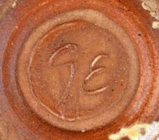 G. E. jelzéssel: Mázas kerámia váza. 16 cm