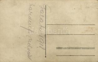 1918 Galati, Galatz; osztrák-magyar katonák a baromfiudvarban etetéskor / WWI K.u.K. (Austro-Hungari...