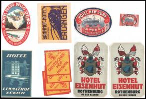 43 db bőröndcímke (Grand Hotel Deutscher Hof Dresden, Grand Hotel Bagni Nouovi, Hotel New York Wien, stb.) Közte néhány egyforma.