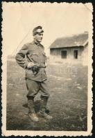 cca 1945 előtti katonai fotók, különféle helyszíneken és változó időpontokban készült 21 db vintage ...