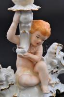Arpo román porcelán puttós gyertyatartó, kézzel festett, jelzett, kis kopásnyomokkal, 26×19 cm