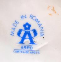Arpo román porcelán puttós gyertyatartó, kézzel festett, jelzett, kis kopásnyomokkal, 26×19 cm