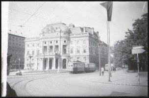 cca 1960 Pozsonyi villamosok, 9 db vintage felvétel (1 db fotó + 8 db diapozitív), Fekete György (19...