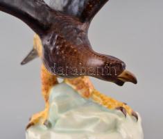 Herendi sas, kézzel festett, jelzett, apró kormányozókkal, m:19 cm, 31×15 cm