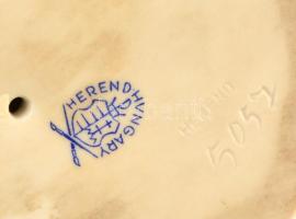 Herendi sas, kézzel festett, jelzett, apró kormányozókkal, m:19 cm, 31×15 cm