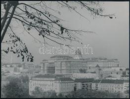 cca 1950 utáni Budapest, különböző időpontokban készült 13 db vintage fotó (életképek, városképek, látképek, 13x22 cm és 24x18 cm között