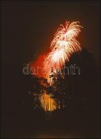 Budapest éjjeli kivilágításban, különböző időpontokban készült 11 db vintage fotó, diapozitív kép és...