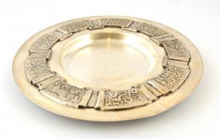 Relieffel díszített ón fali dísztányér. d:33 cm