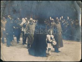 1916 Bécs, Ferenc József temetése. Károly, Zita, Ottó trónörökös. Fotó hajtásnyommal 24x18 cm