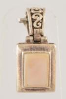 Ezüst(Ag) medál, gyöngyház díszítéssel, jelzett, 3,5×1,5 cm, bruttó: 8,1 g