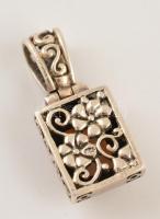 Ezüst(Ag) medál, gyöngyház díszítéssel, jelzett, 3,5×1,5 cm, bruttó: 8,1 g