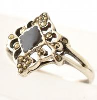 Ezüst(Ag) gyűrű, markazittal és fekete zománc díszítéssel, jelzett, méret: 56, bruttó: 2,6 g