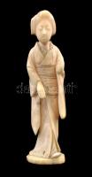XIX. sz. vége: Japán, faragott elefántcsont női figura, sérülésekkel, hiányokkal. 14 cm